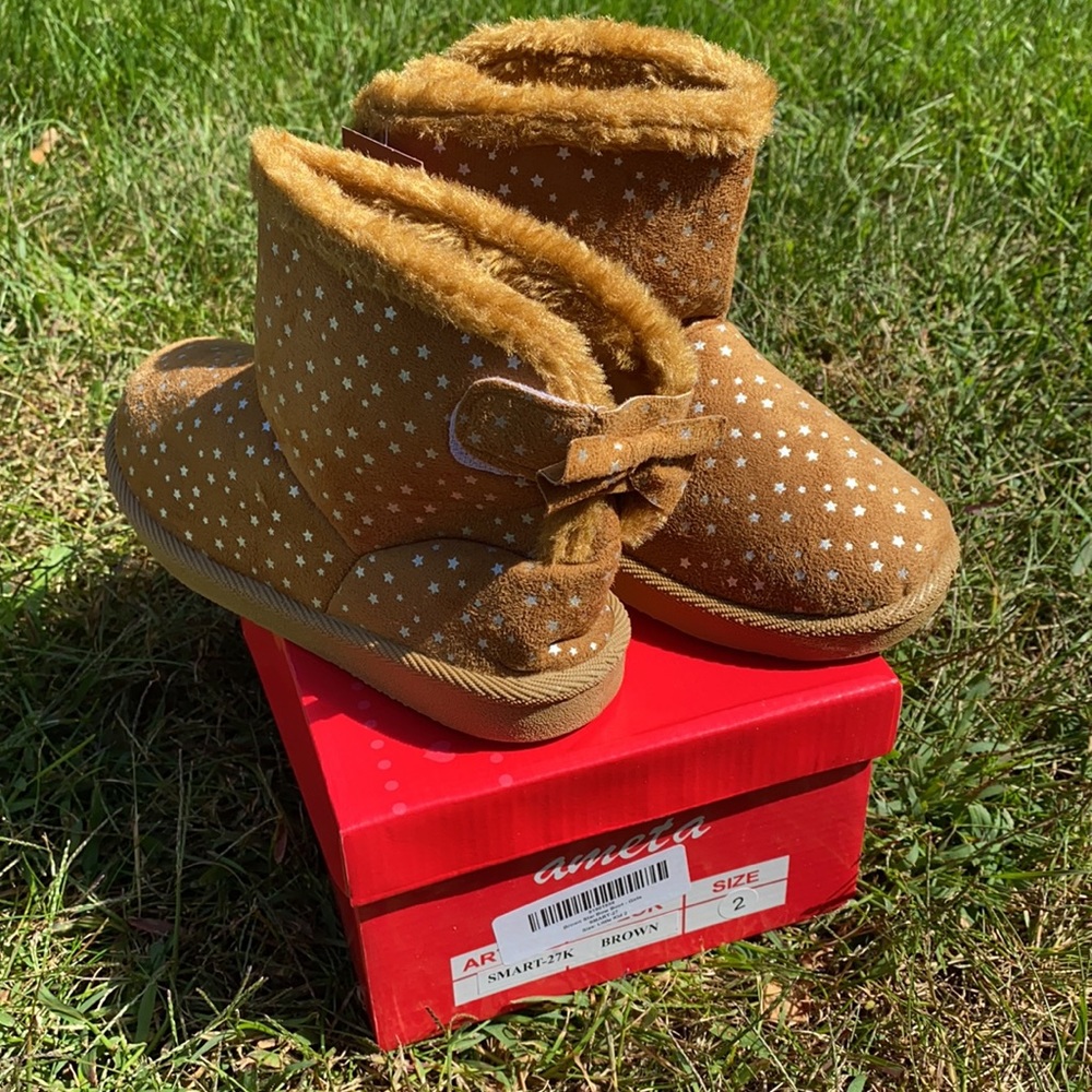 Size 2, Ameta, Brown Star Bow Boots